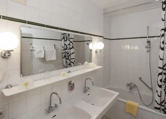 Waldhotel Seefeld 3*