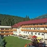 Waldhotel Seefeld 호텔